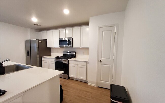 Building Photo - 27022 Breakaway Ln