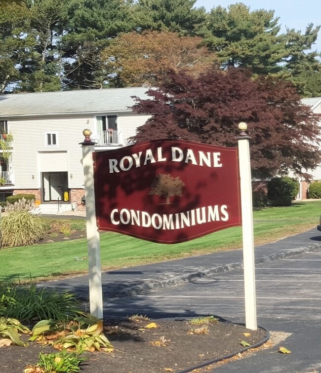 Building Photo - 5 Royal Dane Dr