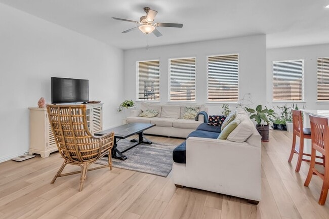 Building Photo - 14789 Mainstay Way