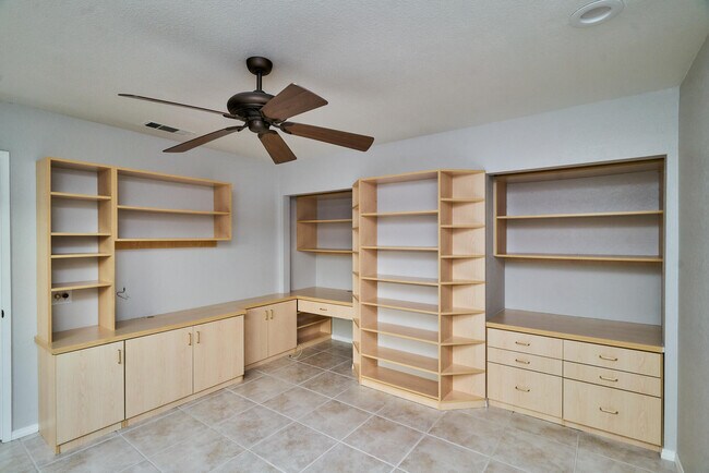 Building Photo - 231 Cam Arroyo S