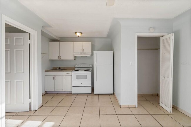 Building Photo - 2418 10th St W