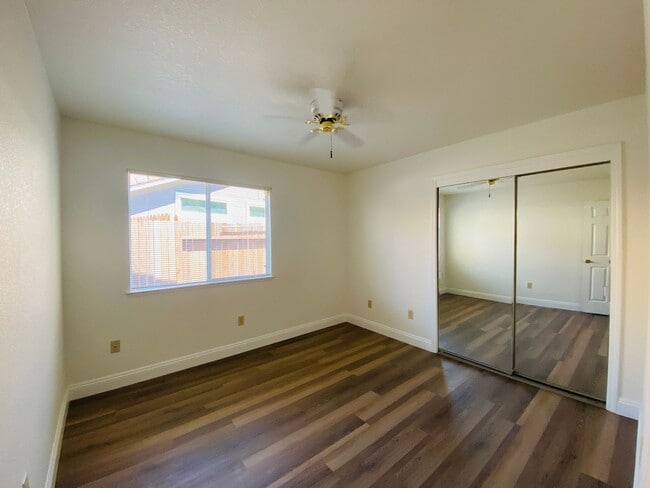 Building Photo - Charming Single-Story Corner Lot Rental