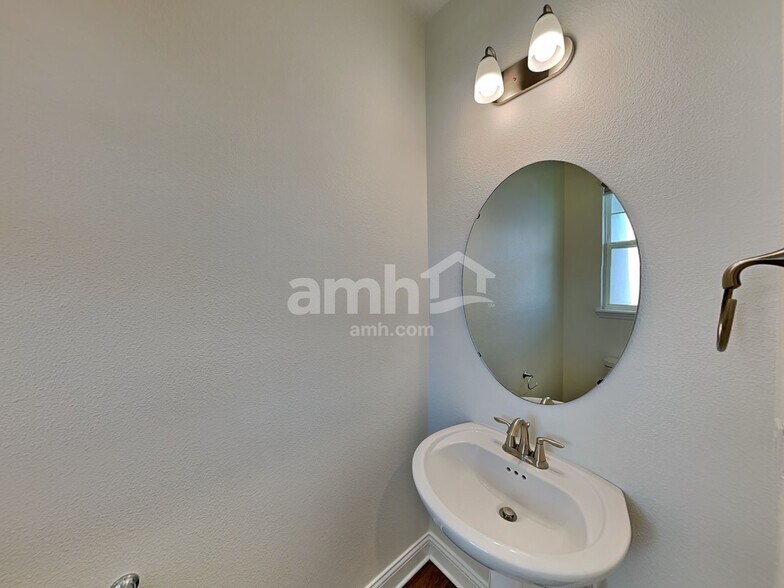 Building Photo - 6058 Little Blf Cir