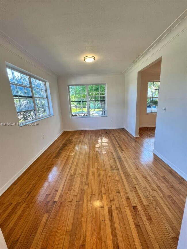 Building Photo - 4582 Royal Palm Ave