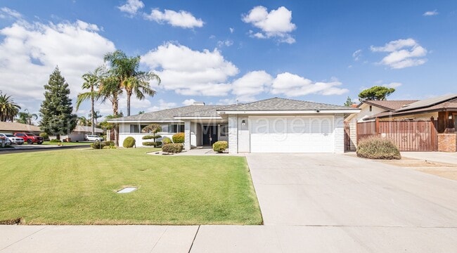 Building Photo - 3 Bedroom/2 Bath Home - $2295 per month!