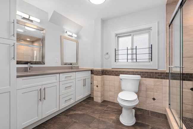 luxurious bathroom - 1617 Dorchester Rd