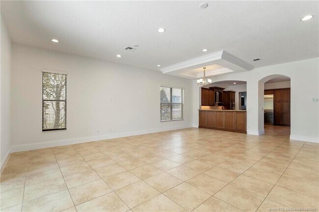 Building Photo - 255 Calmo Cir