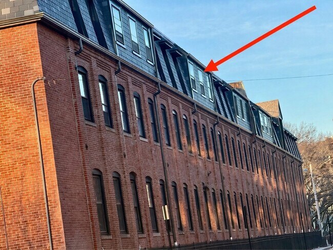 Building Photo - 21 Linden St