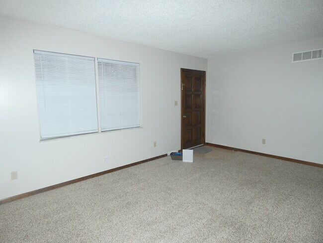 Building Photo - Beautiful Duplex in Gladstone, MO!