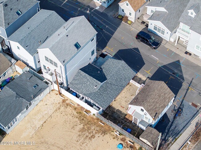 Building Photo - 12 W Rutherford Ln