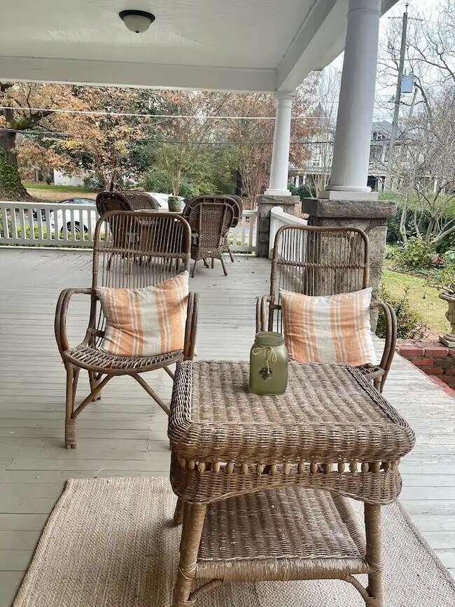 Building Photo - 236 Howard St NE