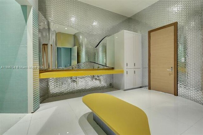 Building Photo - 501 NE 31st St