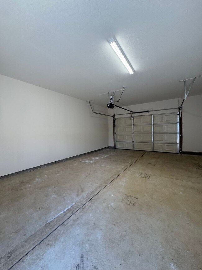 Building Photo - 629-629 N Sacramento St