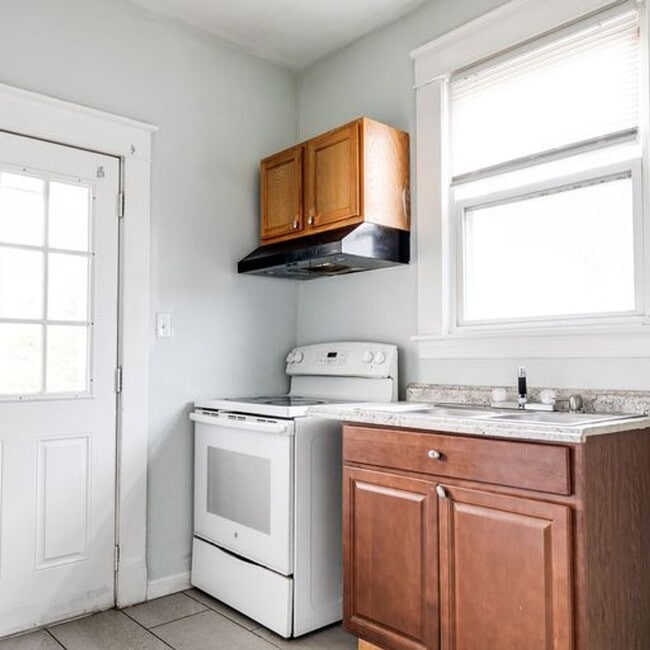 Building Photo - 3 Bedroom Home in Highland Park ***Availab...