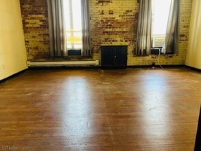 Building Photo - 16 Walling Ave