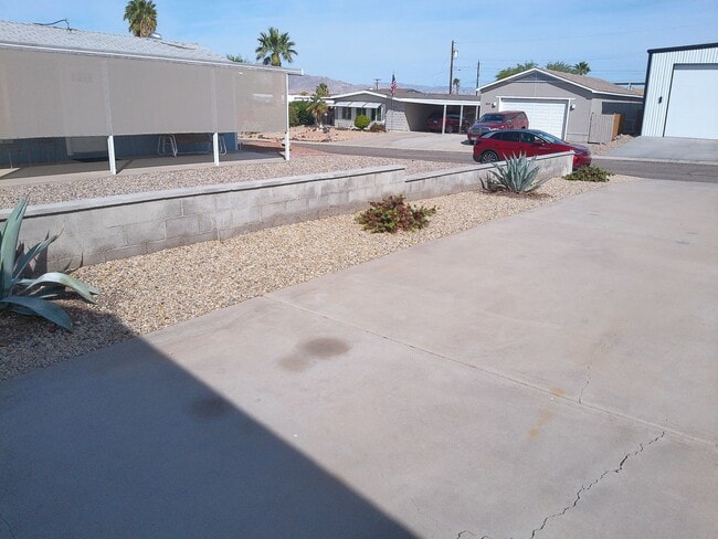 Building Photo - Spacious 4 bedroom 2 bath Double wide Available short term or long term