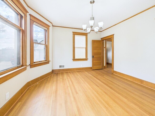 Building Photo - 1522 Park Wild Ave