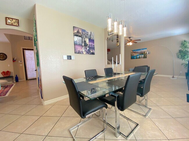 Building Photo - East El Paso Refrig A/C 4bed across from Park!