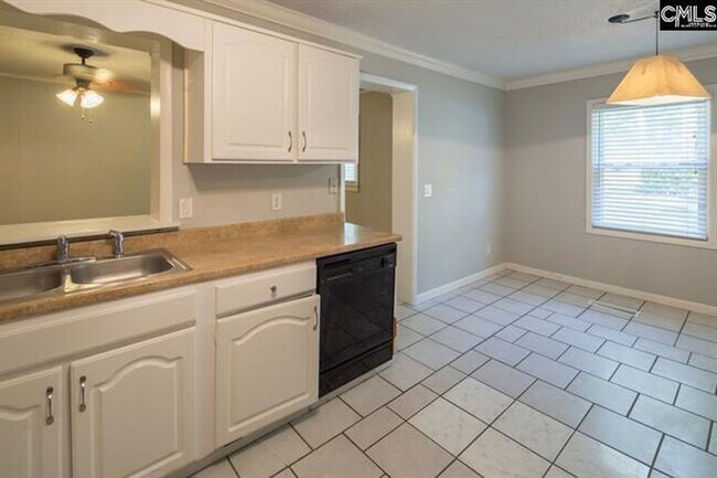 Building Photo - Sensational Three Bedroom Home Located in the Earlewood Community!