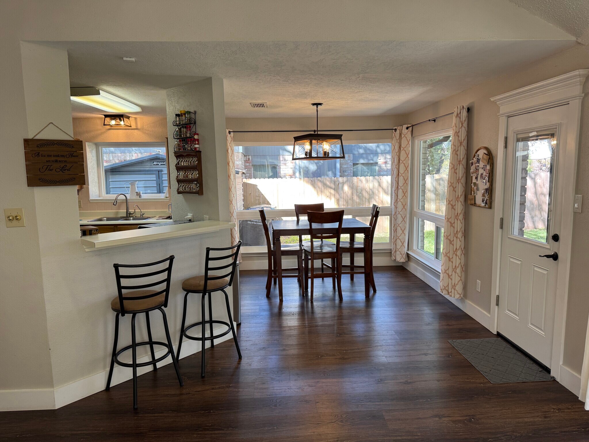 Building Photo - 9234 Fishers Hill Dr