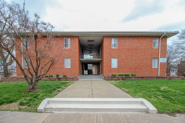 Building Photo - 2BR/1BA Apartment - Near Campus - Swift access to Class! WATER INCLUDED! $1,000/MO