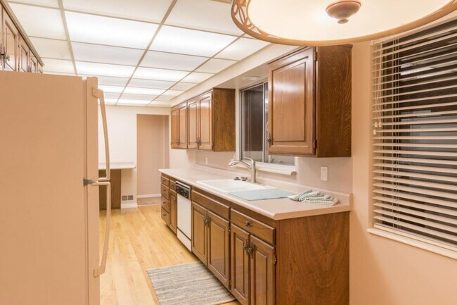 Building Photo - 5886 S Utahna Dr