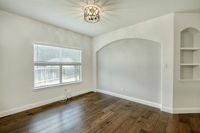 Building Photo - 811 Bedford Ct