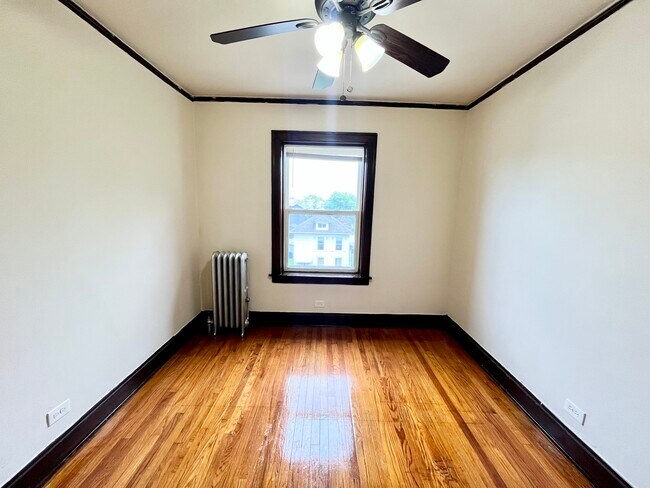Building Photo - 2150 N Kildare Ave