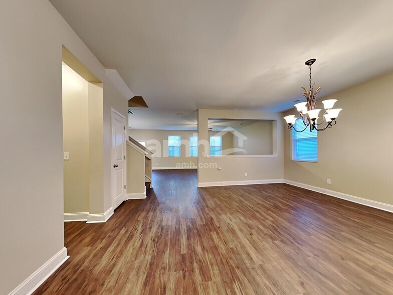 Building Photo - 303 Duck Pond Ln