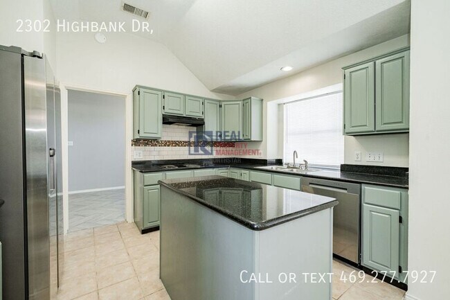 Building Photo - 2302 Highbank Dr