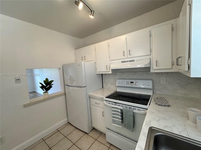 Building Photo - 7505 SW 82nd St