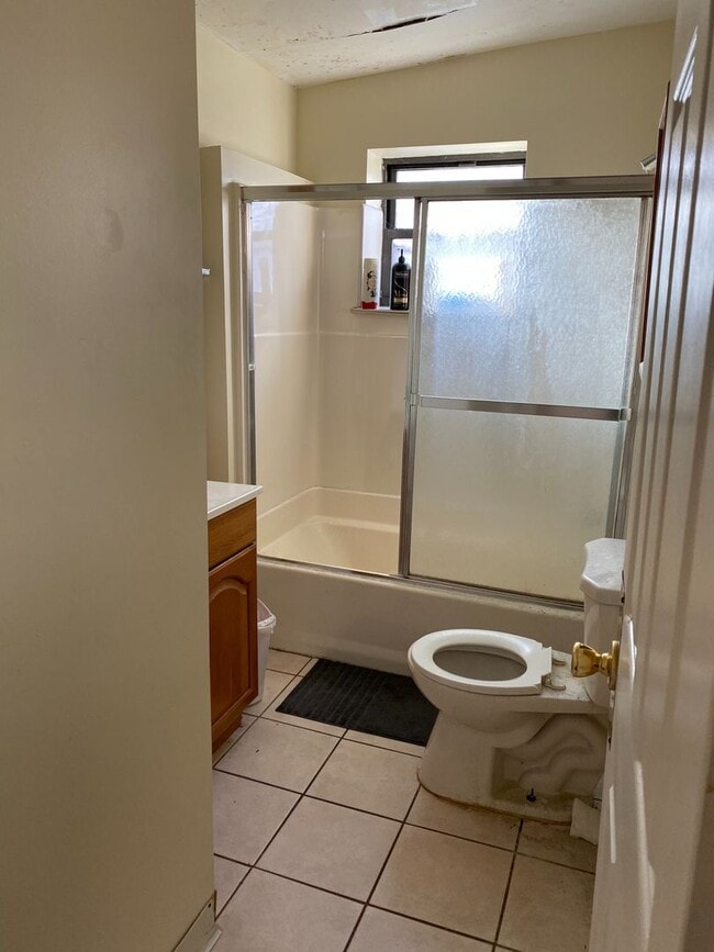 Building Photo - 303 Warner St