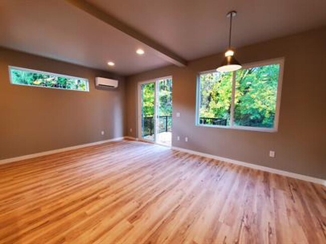 Building Photo - 3 Bedroom 2.5 Bath in Tumwater