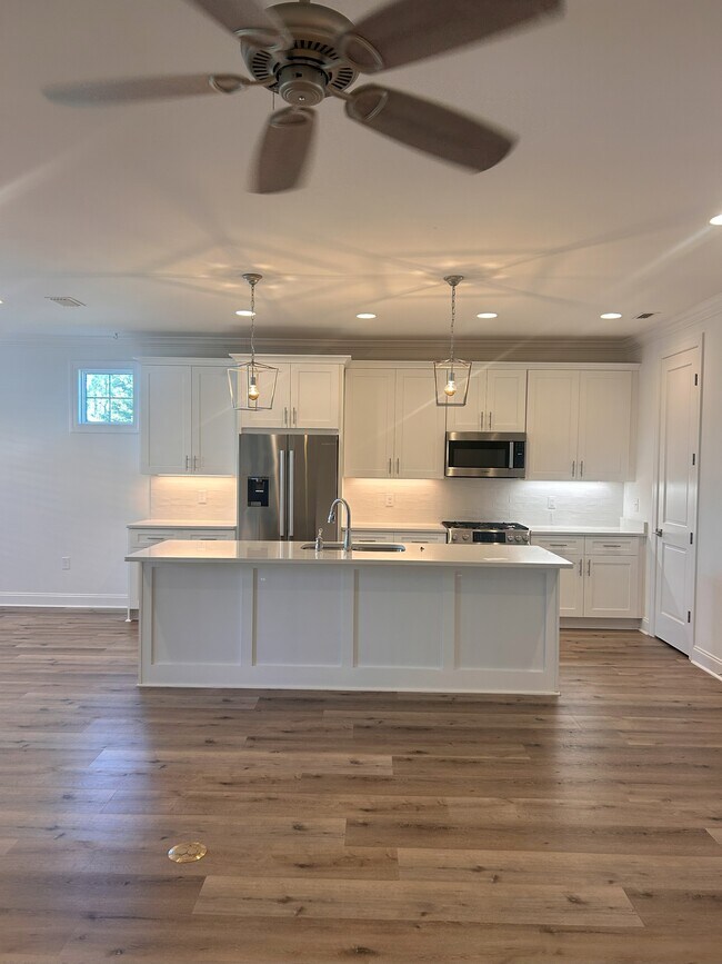 Building Photo - 14 Conifer Ct