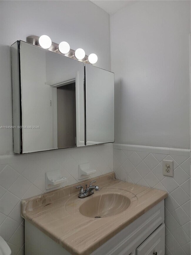 Building Photo - 835 Lenox Ave.