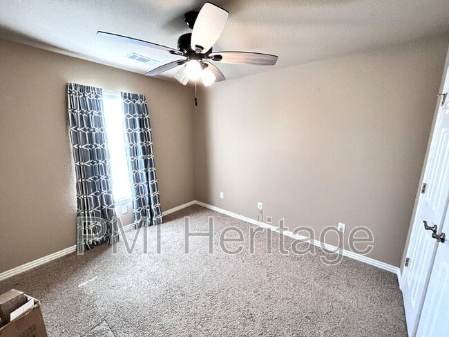 Building Photo - 3200 SW Windrift Ave