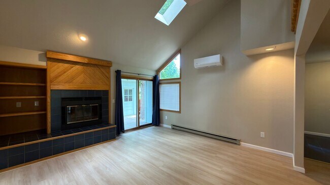 Building Photo - Great Townhome in Mid Town Fort Collins