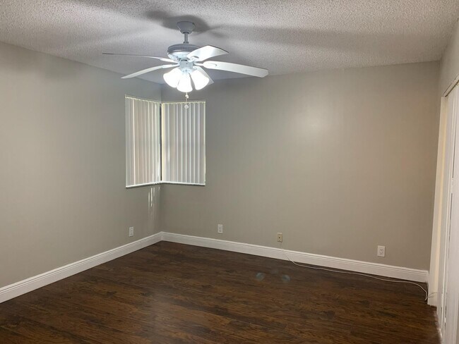 Building Photo - 5721 Riverside Dr