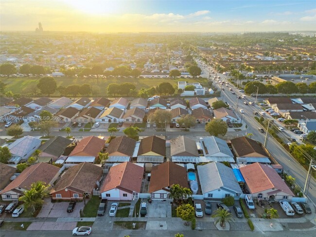 Building Photo - 7562 W 32nd Ct