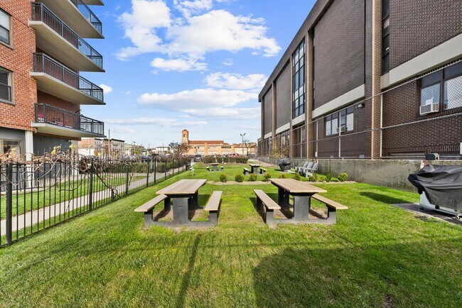 Building Photo - 500 Central Ave