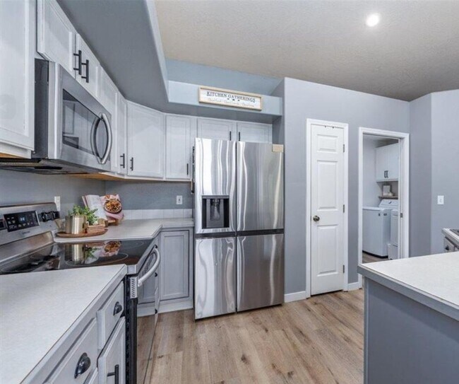 Building Photo - 4 Bedrooms • Single Level • Prime Meridian Location
