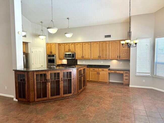 Building Photo - Spectacular Club West Executive home on co...