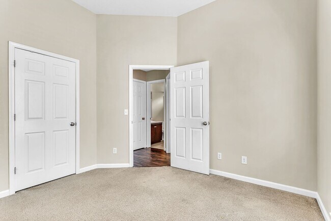 Building Photo - 3 Bedroom 2 Bathroom Home in Hampton Place...