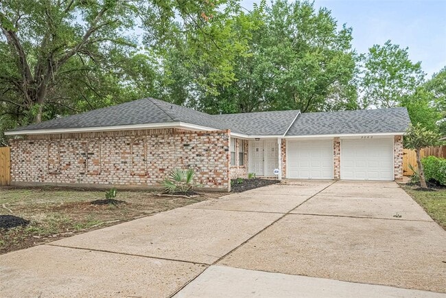 Building Photo - 9003 Chateau Forest Dr