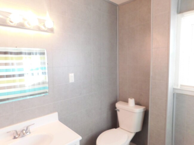 Building Photo - Beautiful 3 bedroom/1 bath home in El Dorado!