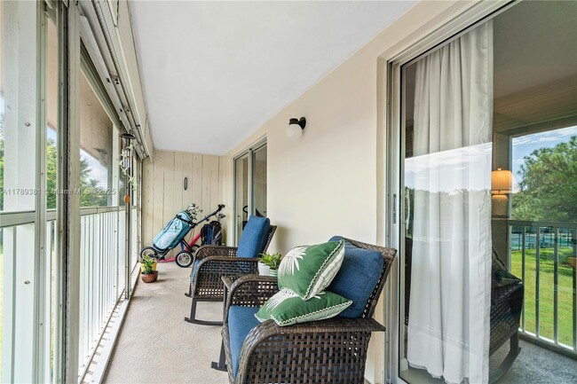 Building Photo - 18081 SE Country Club Dr