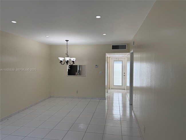 Building Photo - 5061 W Oakland Park Blvd