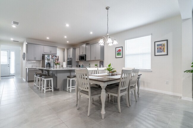 Building Photo - 2721 Chantilly Ave