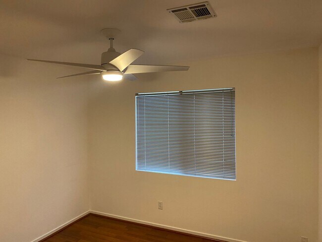 Building Photo - NW!! Single Story!! No Carpet!! No HOA!! B...