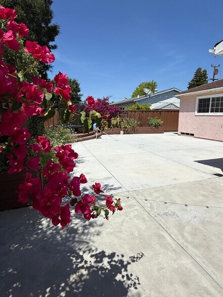 Building Photo - 35777 Orleans Dr
